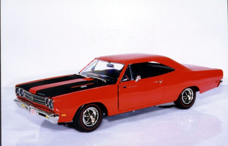 Ertl 69 Plymouth Roadrunner redblack Limited Edition 12 500